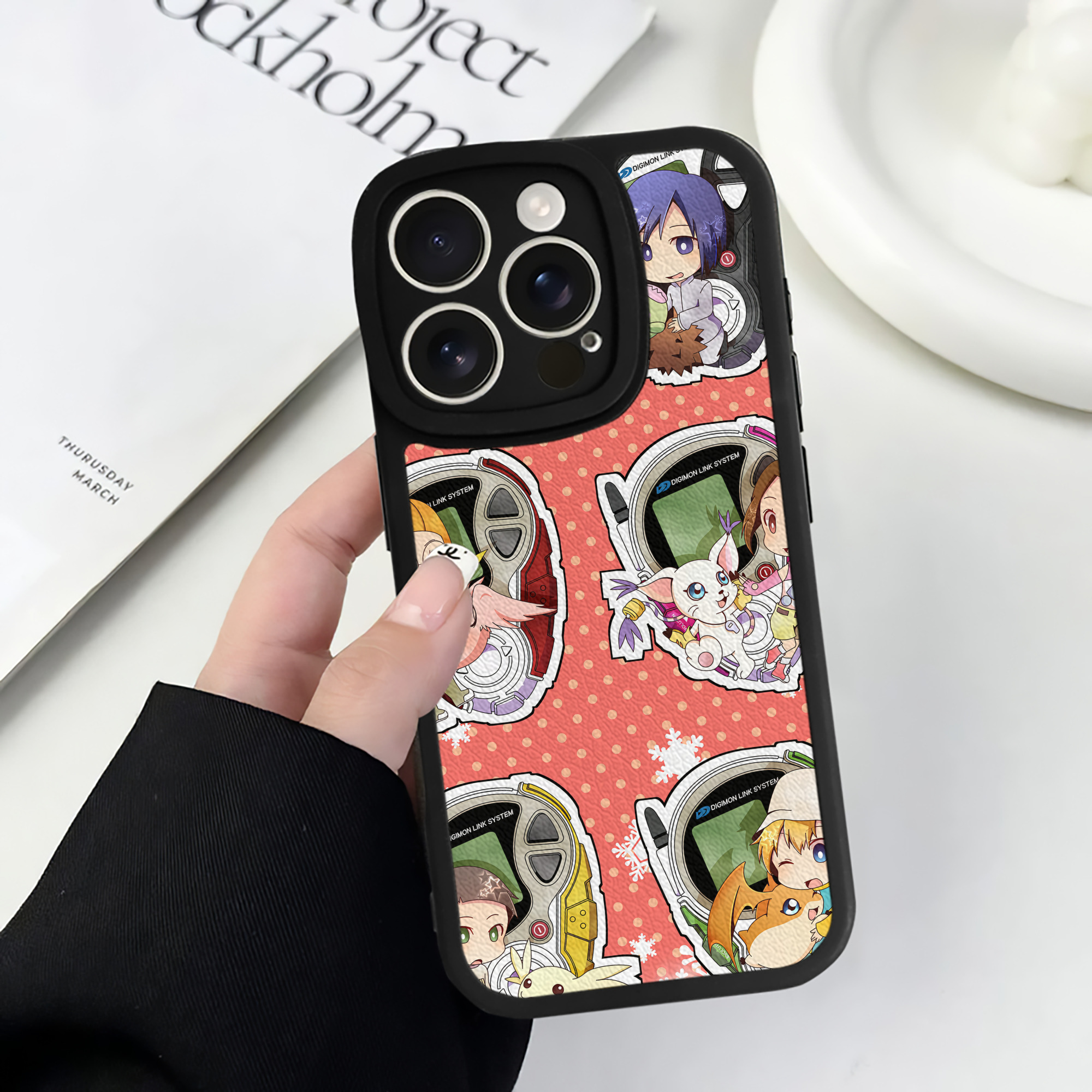 （画像用） Digimon デジタルモンスター/デジモン 【iPhone 16シリーズ対応】シリコンスマホケース（レザー調） 材質：シリコン